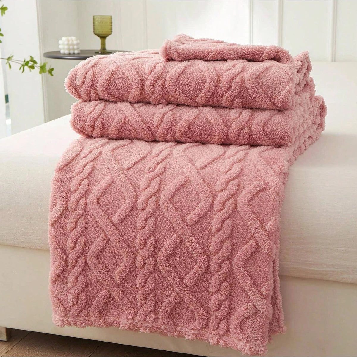 Coral Fleece Blanket, Soft Bed Throw, Lightweight Warm Bedding Cover for All Seasons