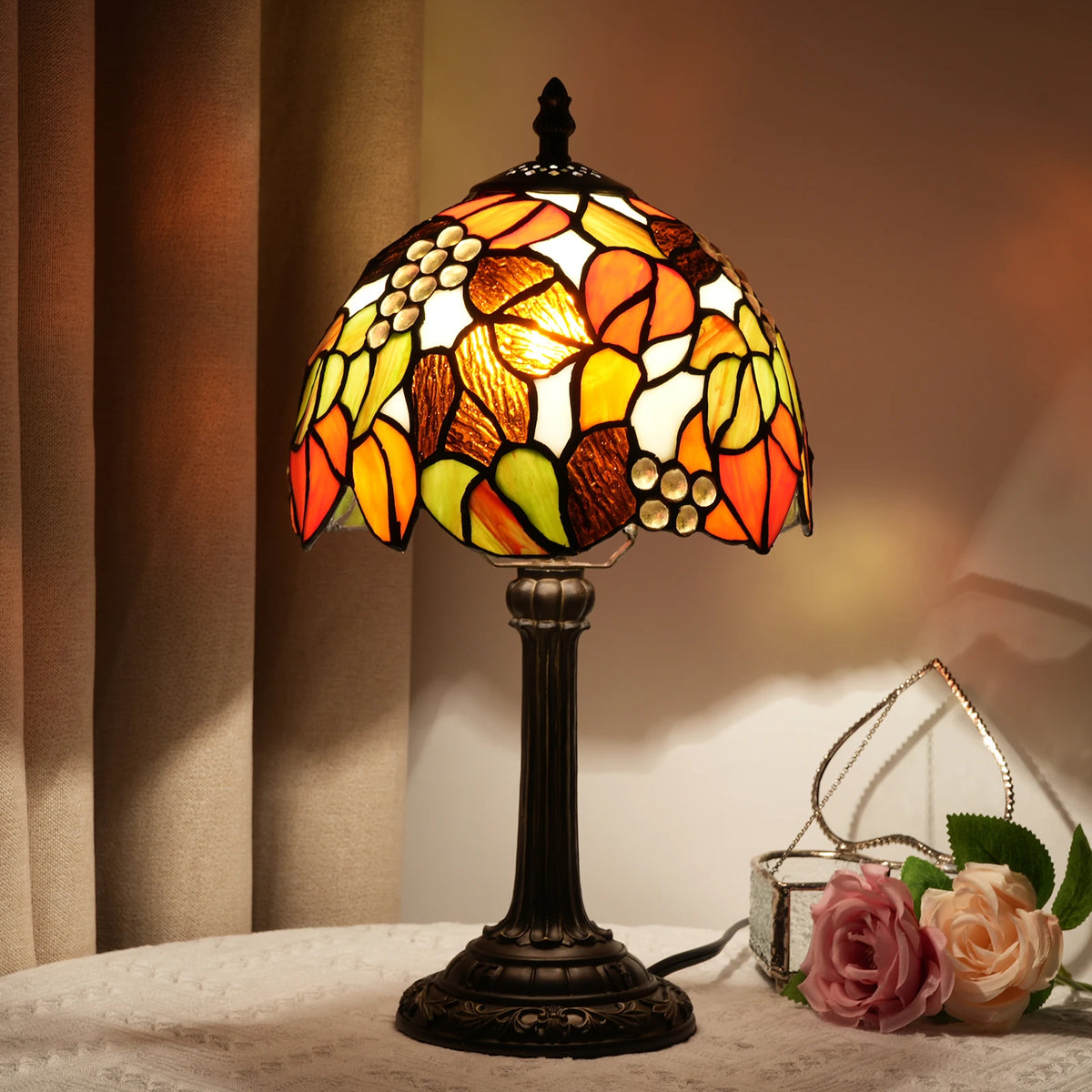 Vintage Style Table Lamp, Retro Bedside Lamp, Warm Accent Light for the Living Room