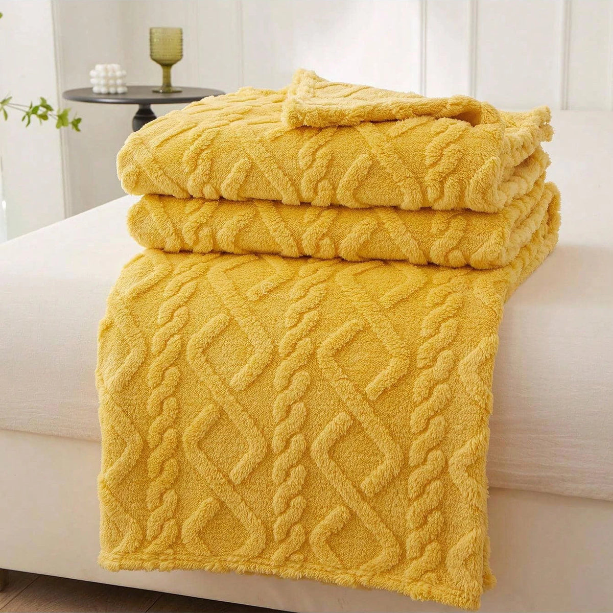 Coral Fleece Blanket, Soft Bed Throw, Lightweight Warm Bedding Cover for All Seasons