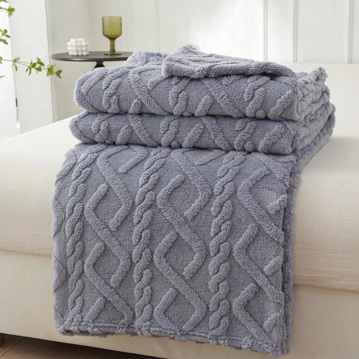 Coral Fleece Blanket, Soft Bed Throw, Lightweight Warm Bedding Cover for All Seasons