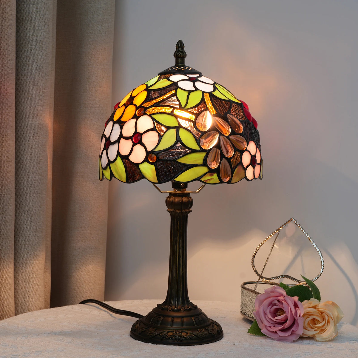 Vintage Style Table Lamp, Retro Bedside Lamp, Warm Accent Light for the Living Room