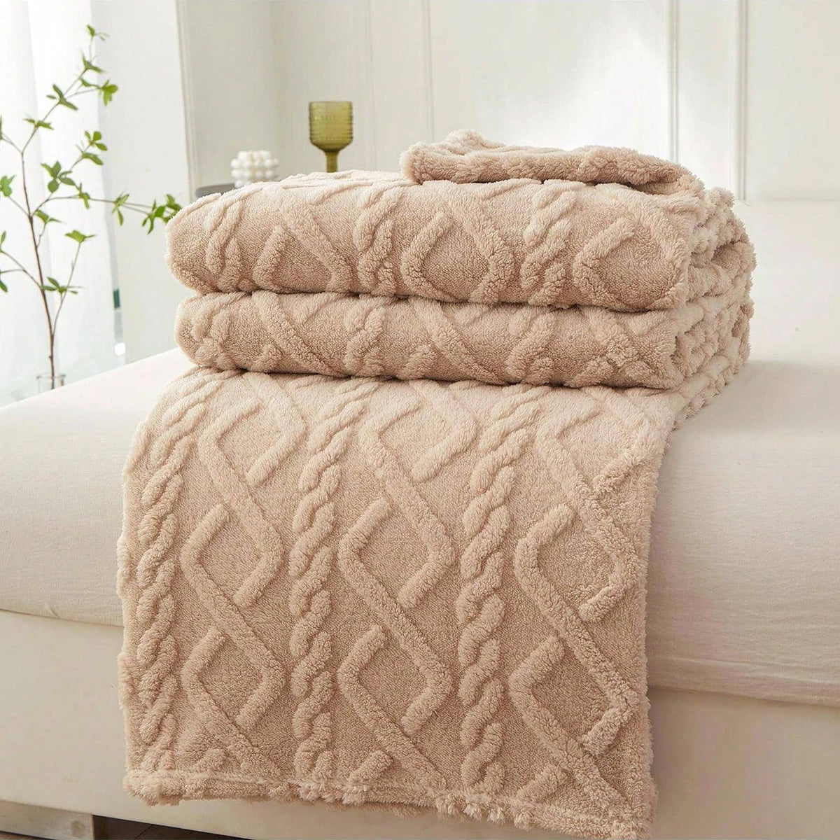 Coral Fleece Blanket, Soft Bed Throw, Lightweight Warm Bedding Cover for All Seasons