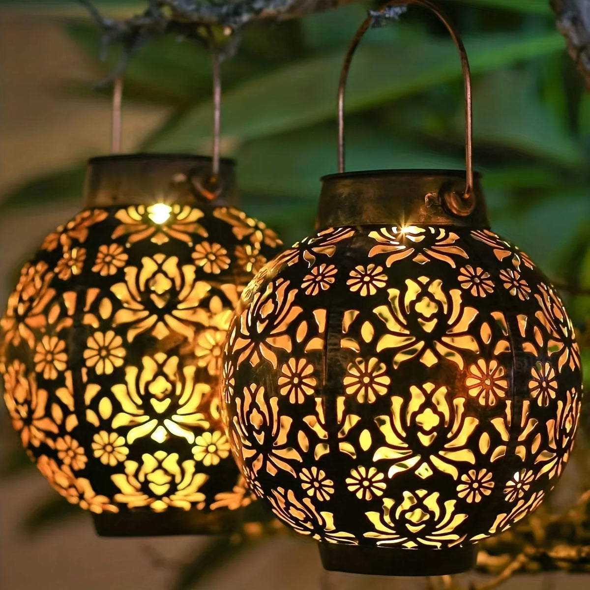 Metallic Solar Lantern, Hanging Garden Light, Weatherproof Lantern for Patio and Porch