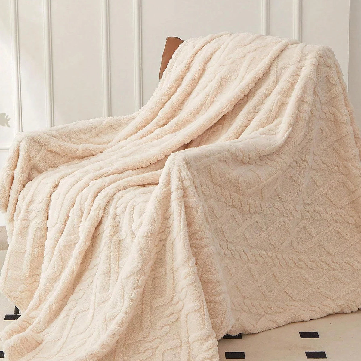 Coral Fleece Blanket, Soft Bed Throw, Lightweight Warm Bedding Cover for All Seasons
